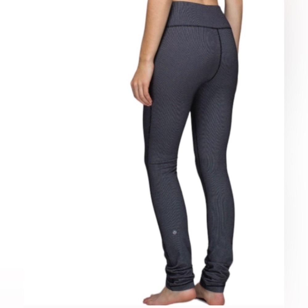 Lululemon Skinny Will‎ Pant – Cross Stitch Pattern
Women’s Size 4 • Black/White